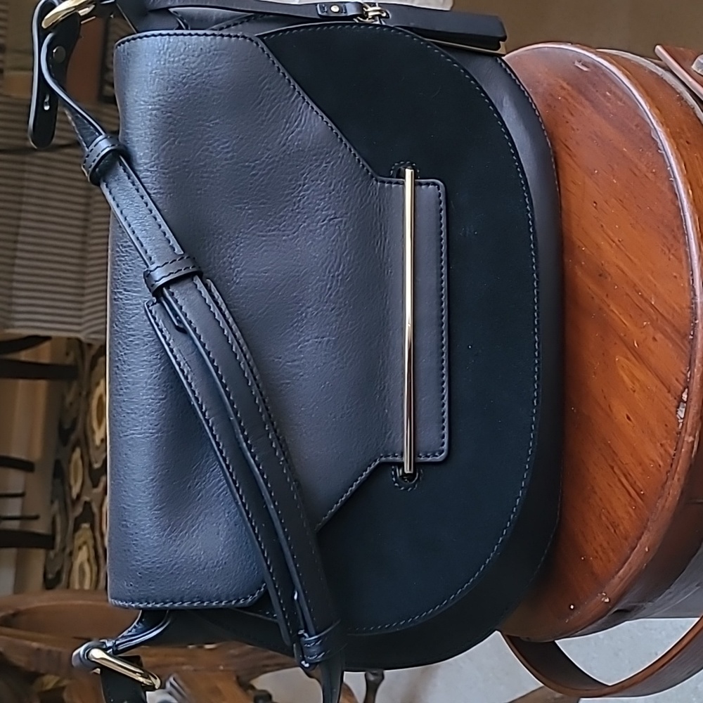 Like New Vince Camuto Leather Handbag